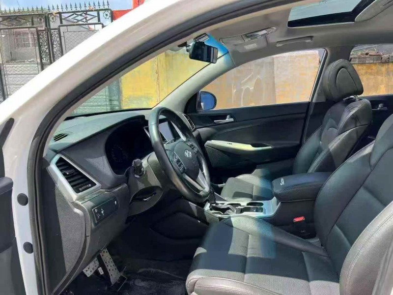 东营16年现代途胜4