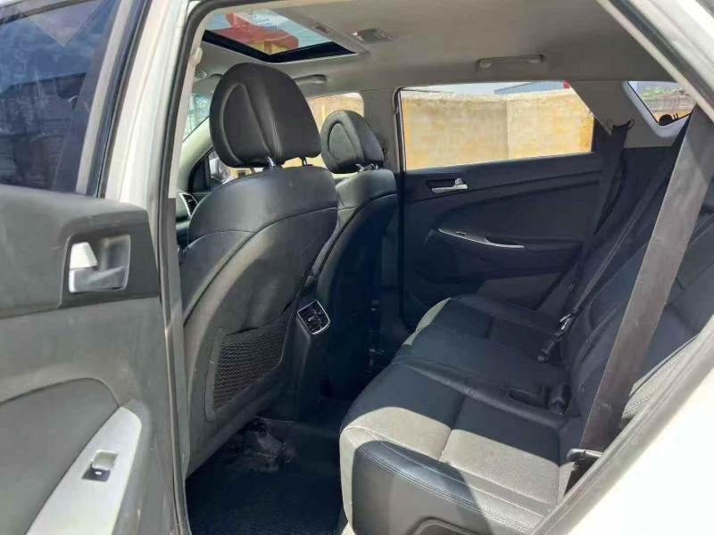 东营16年现代途胜6