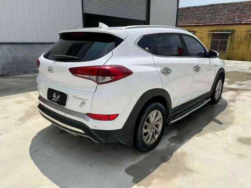 东营16年现代途胜7