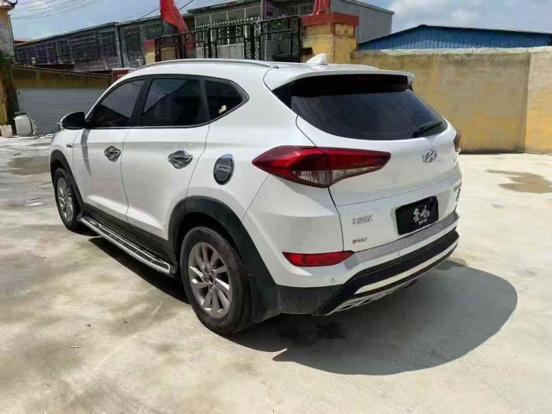 东营16年现代途胜8