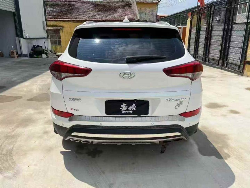 东营16年现代途胜9