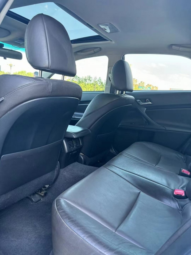 吉林17年丰田锐志8