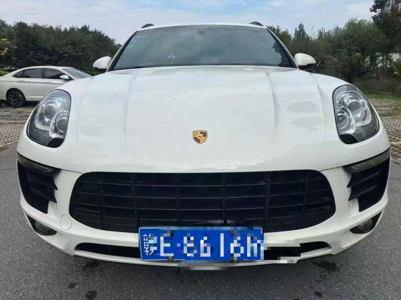 安阳16年保时捷Macan1