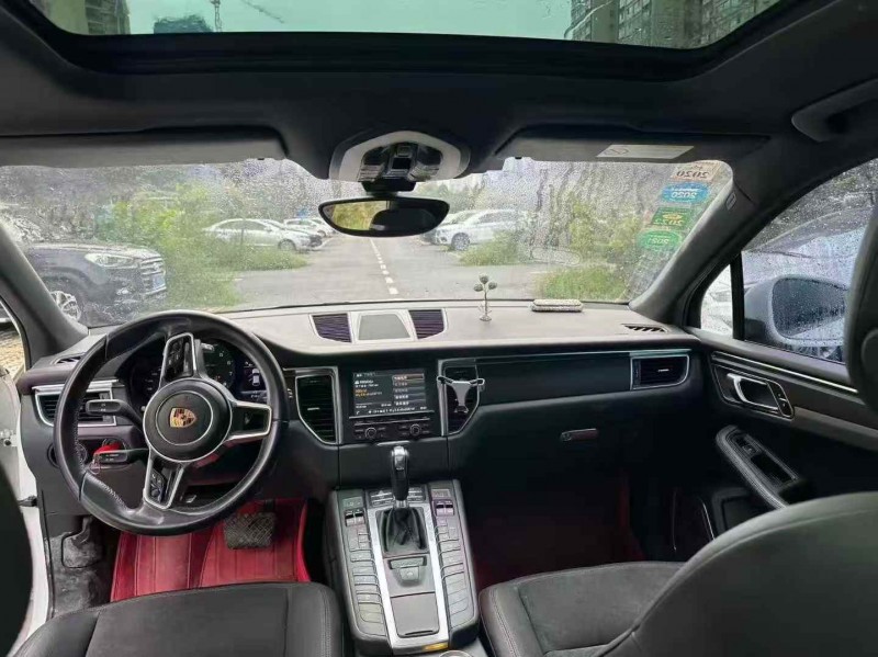 安阳16年保时捷Macan4