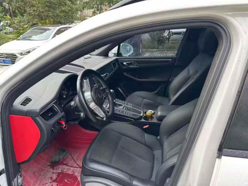 安阳16年保时捷Macan5