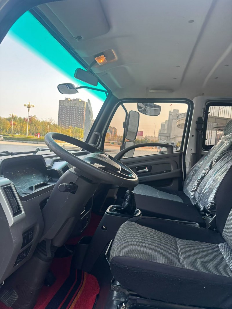 吉林25年飞碟箱货货车7