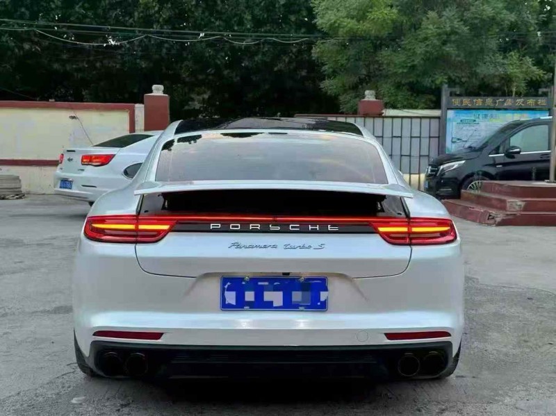 青岛18年保时捷帕拉梅拉8