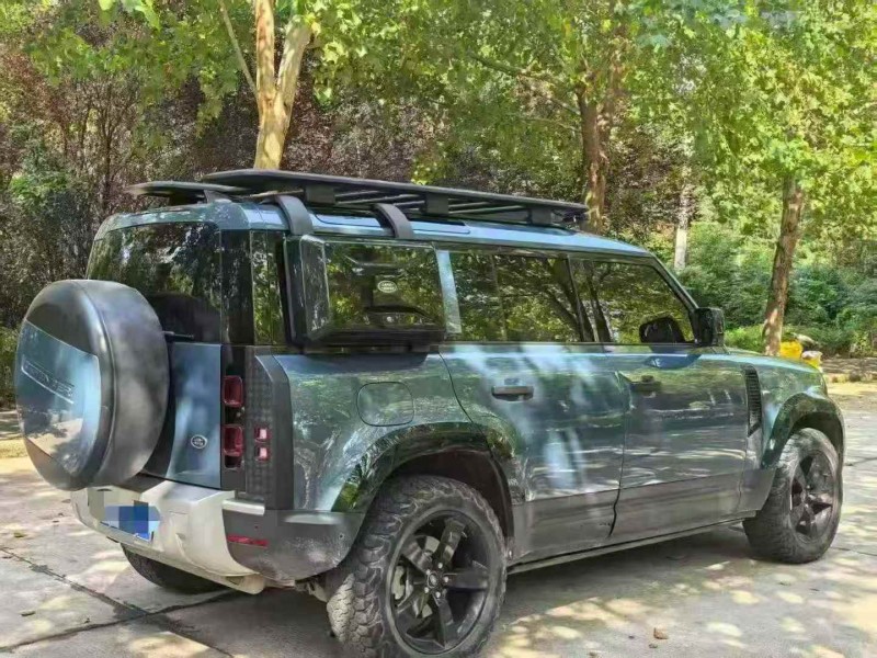 青岛22年路虎卫士4