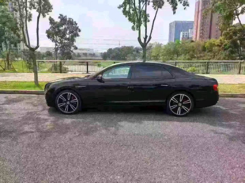 十堰16年宾利飞驰8