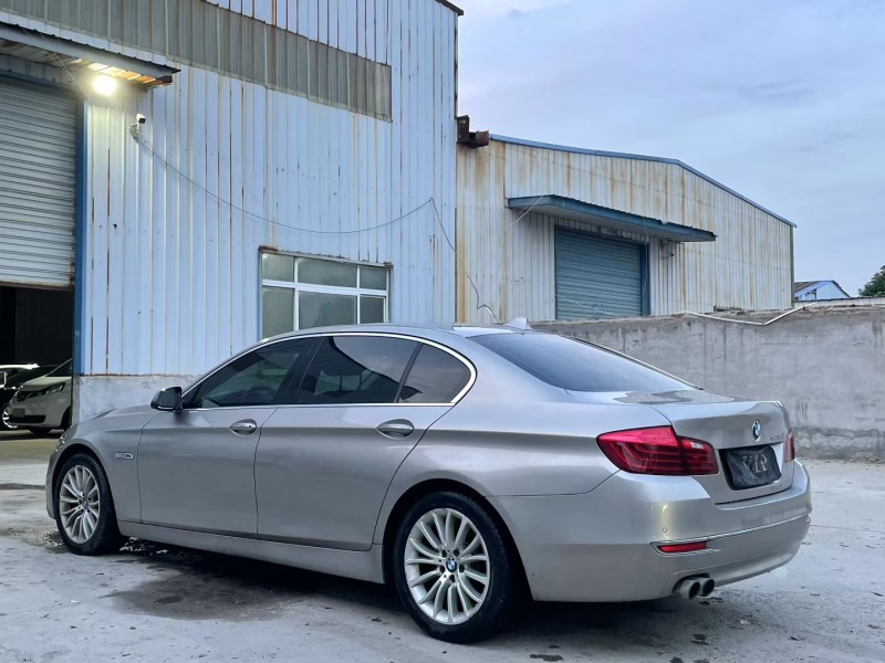 济宁17年宝马5系8