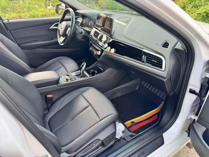 金华23年宝马1系5