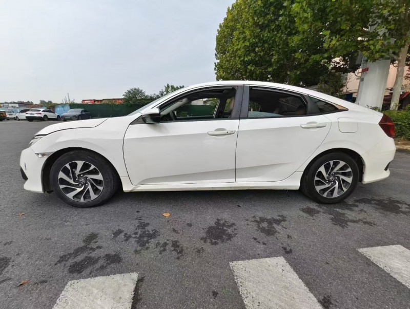 武汉16年本田思域4