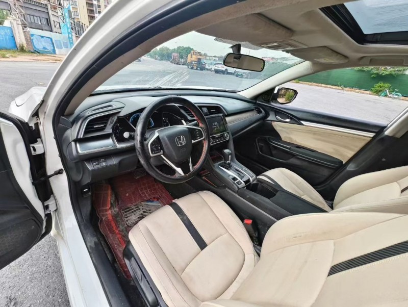 武汉16年本田思域7