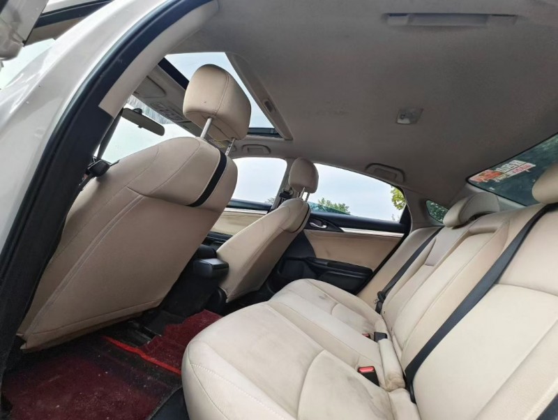 武汉16年本田思域8