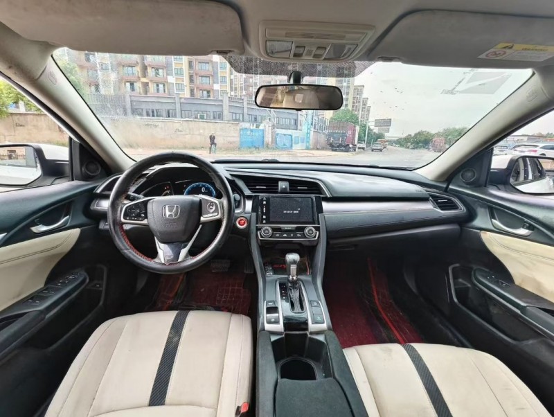 武汉16年本田思域9