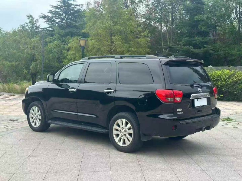 青岛10年丰田红杉7