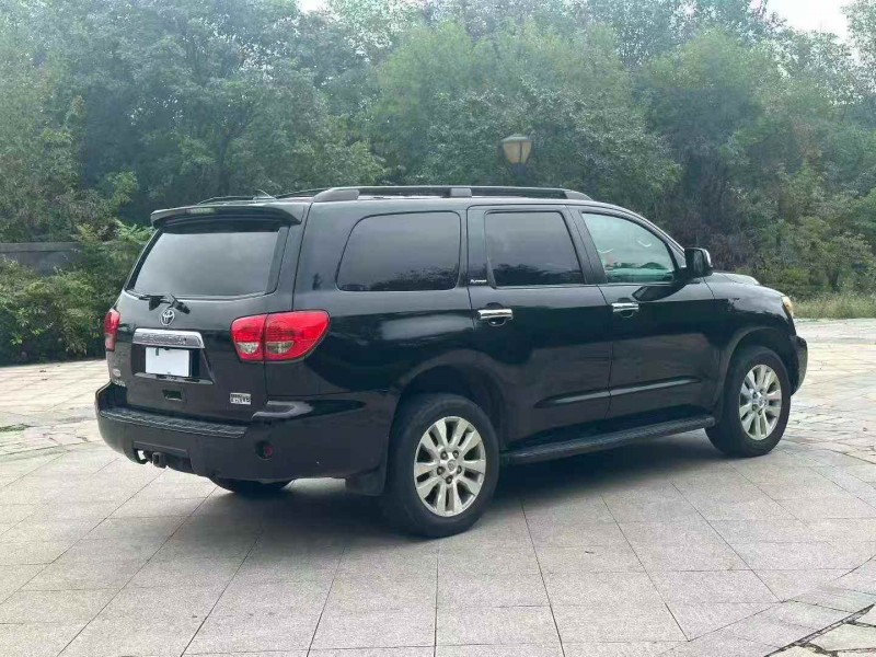 青岛10年丰田红杉8