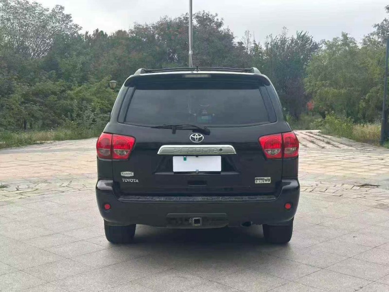 青岛10年丰田红杉9