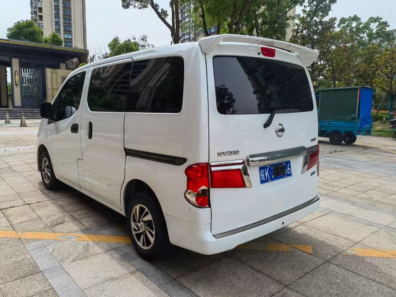 苏州18年日产NV2004