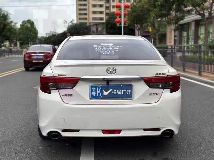 东莞16年丰田锐志9