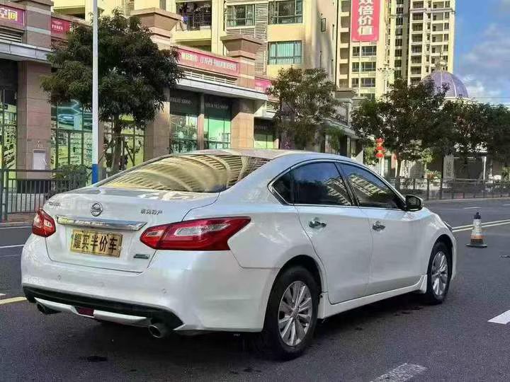 东莞18年日产天籁8