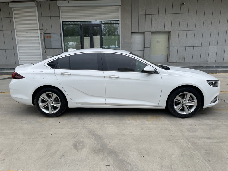 济宁17年别克君威8