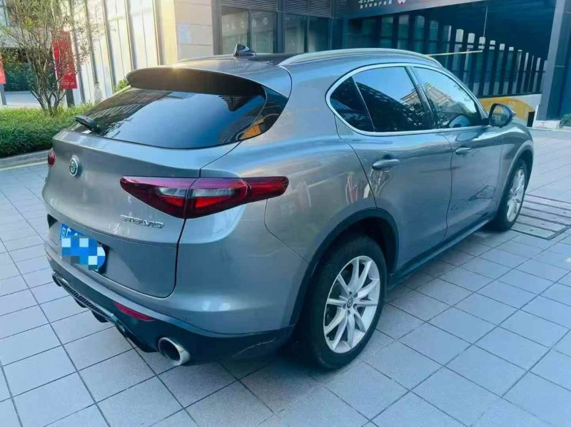 广州19年阿尔法·罗密欧Stelvio8
