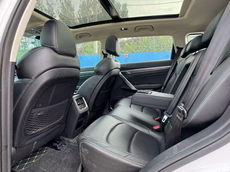 青岛20年吉利博越5