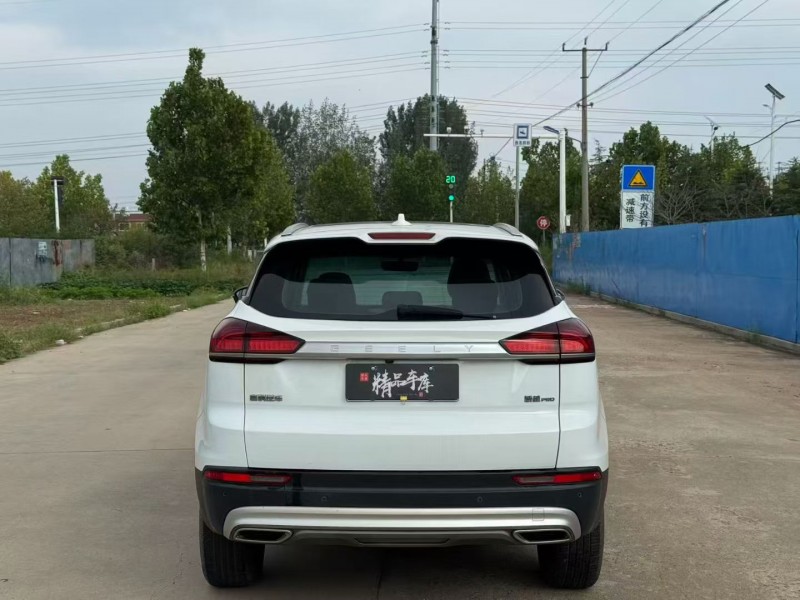 青岛20年吉利博越8