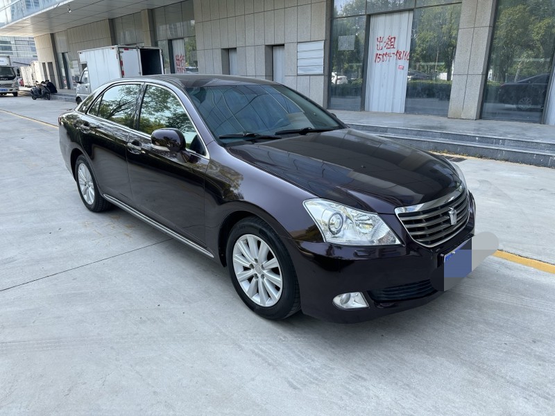 济宁11年丰田皇冠2