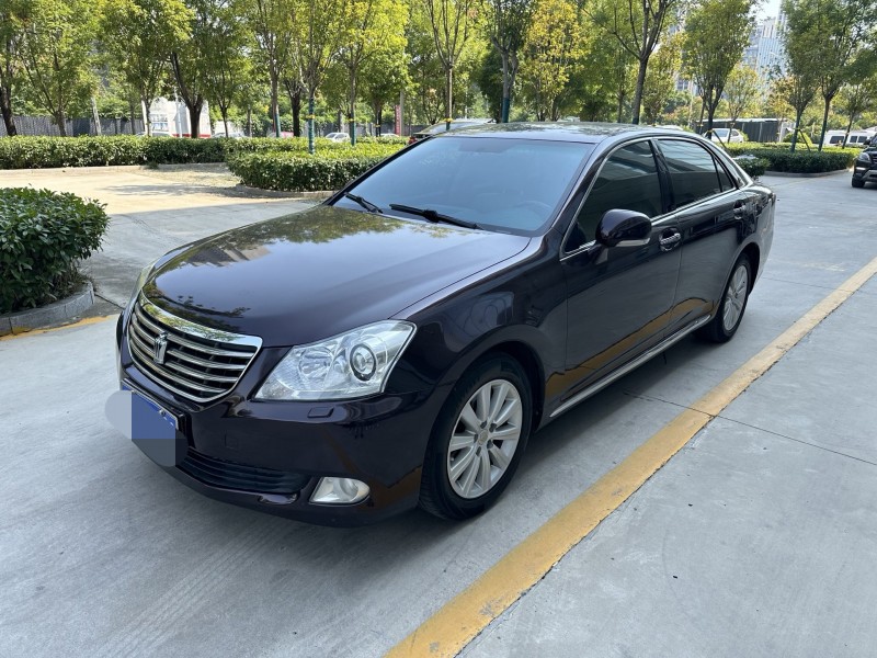 济宁11年丰田皇冠3