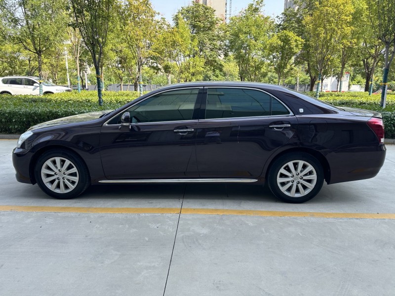 济宁11年丰田皇冠7