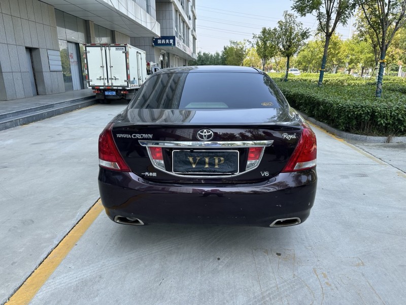 济宁11年丰田皇冠9