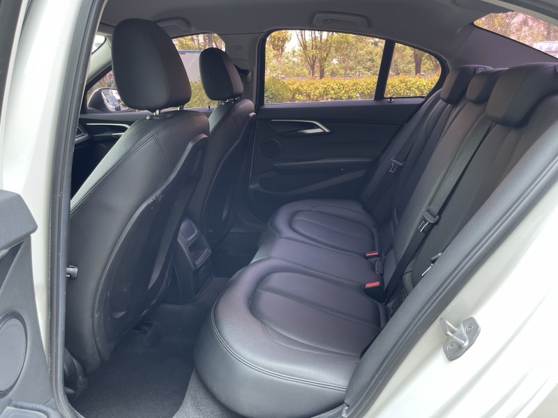 济宁19年宝马1系4