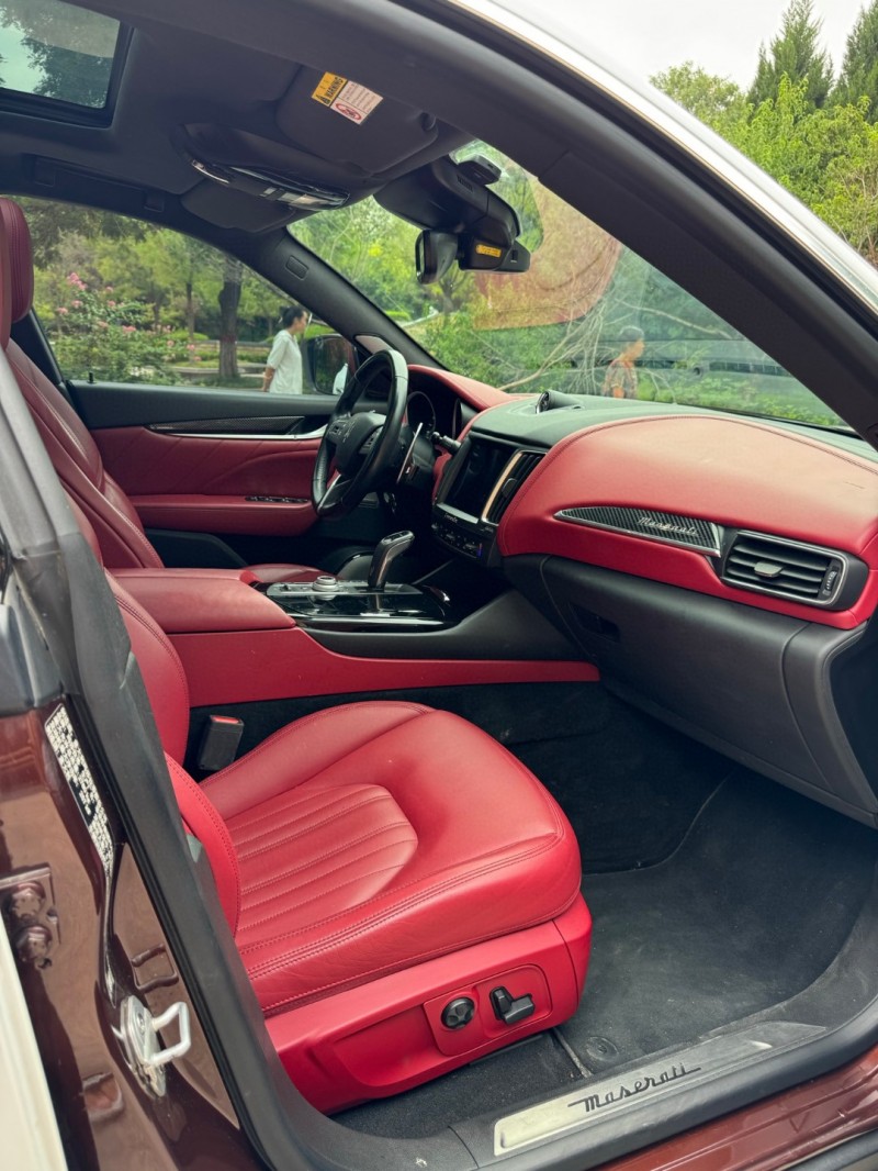 邢台20年玛莎拉蒂Levante6