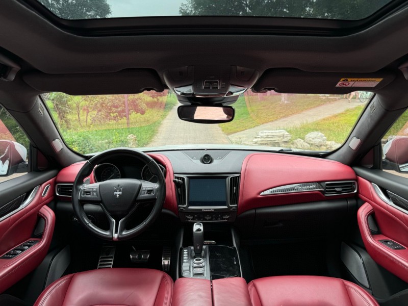 邢台20年玛莎拉蒂Levante7