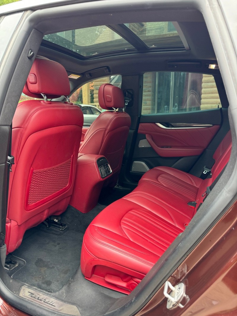 邢台20年玛莎拉蒂Levante8