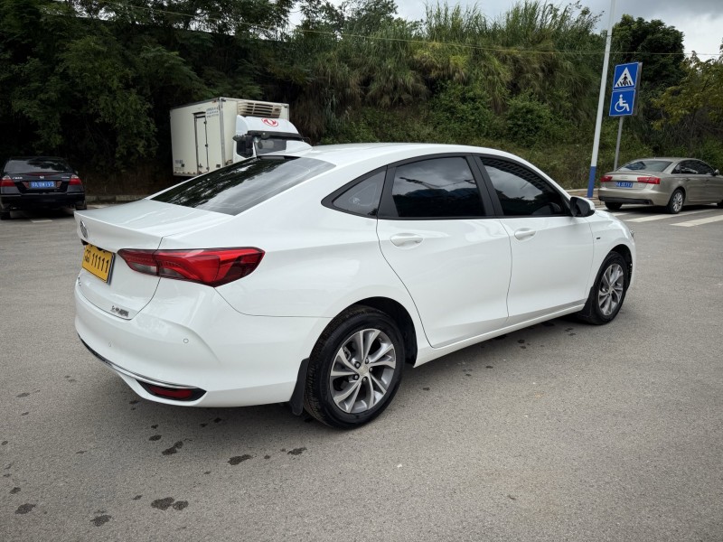 南宁23年别克威朗4