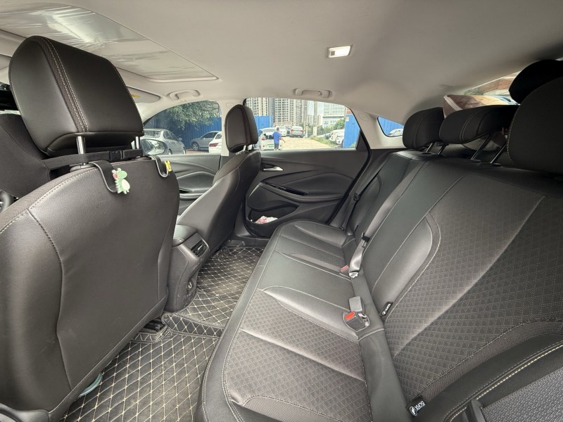 南宁23年别克威朗5