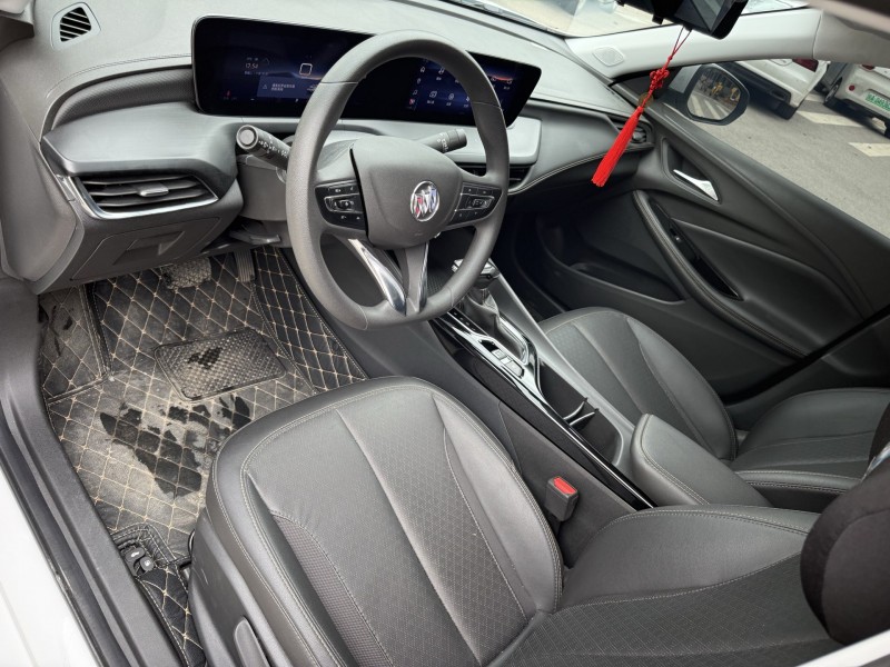 南宁23年别克威朗7