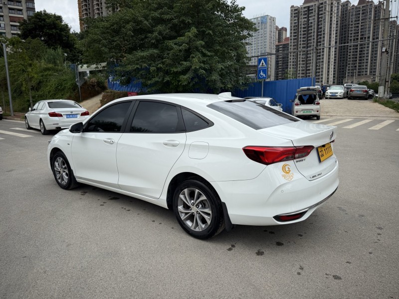 南宁23年别克威朗8