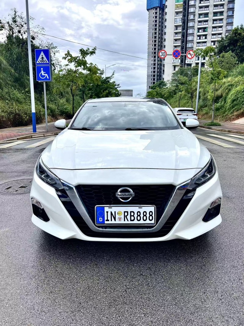 南宁20年日产天籁1