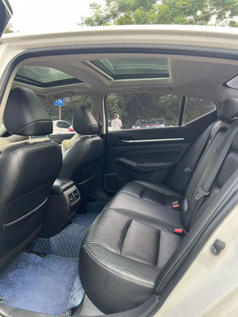 南宁20年日产天籁4