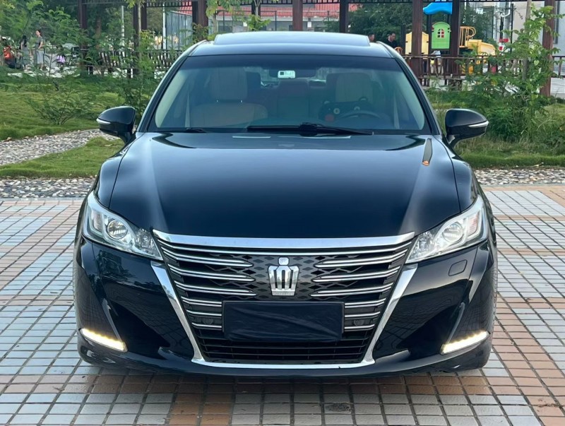 汕头17年丰田皇冠1