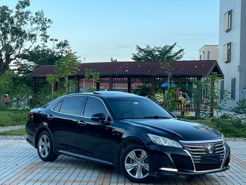 汕头17年丰田皇冠2