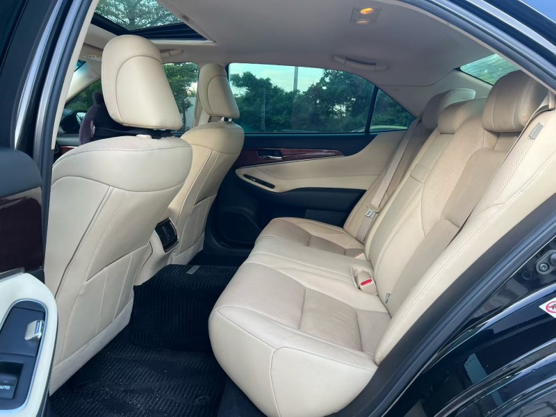 汕头17年丰田皇冠6