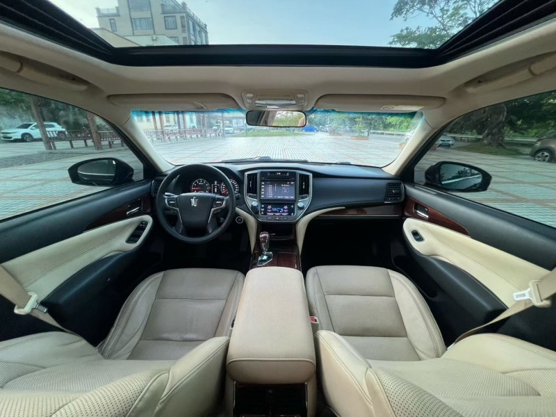 汕头17年丰田皇冠7