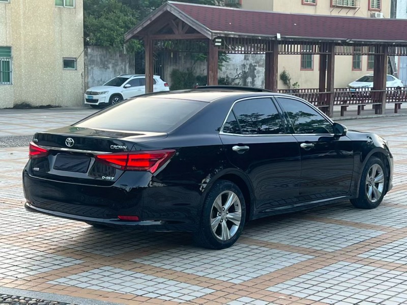 汕头17年丰田皇冠8