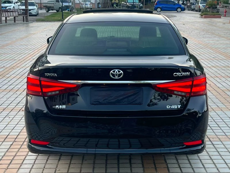 汕头17年丰田皇冠9