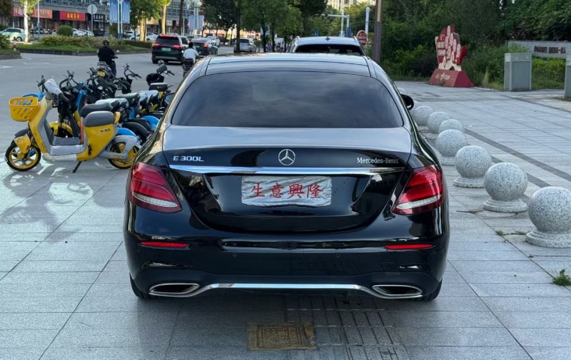 阳江19年奔驰E8